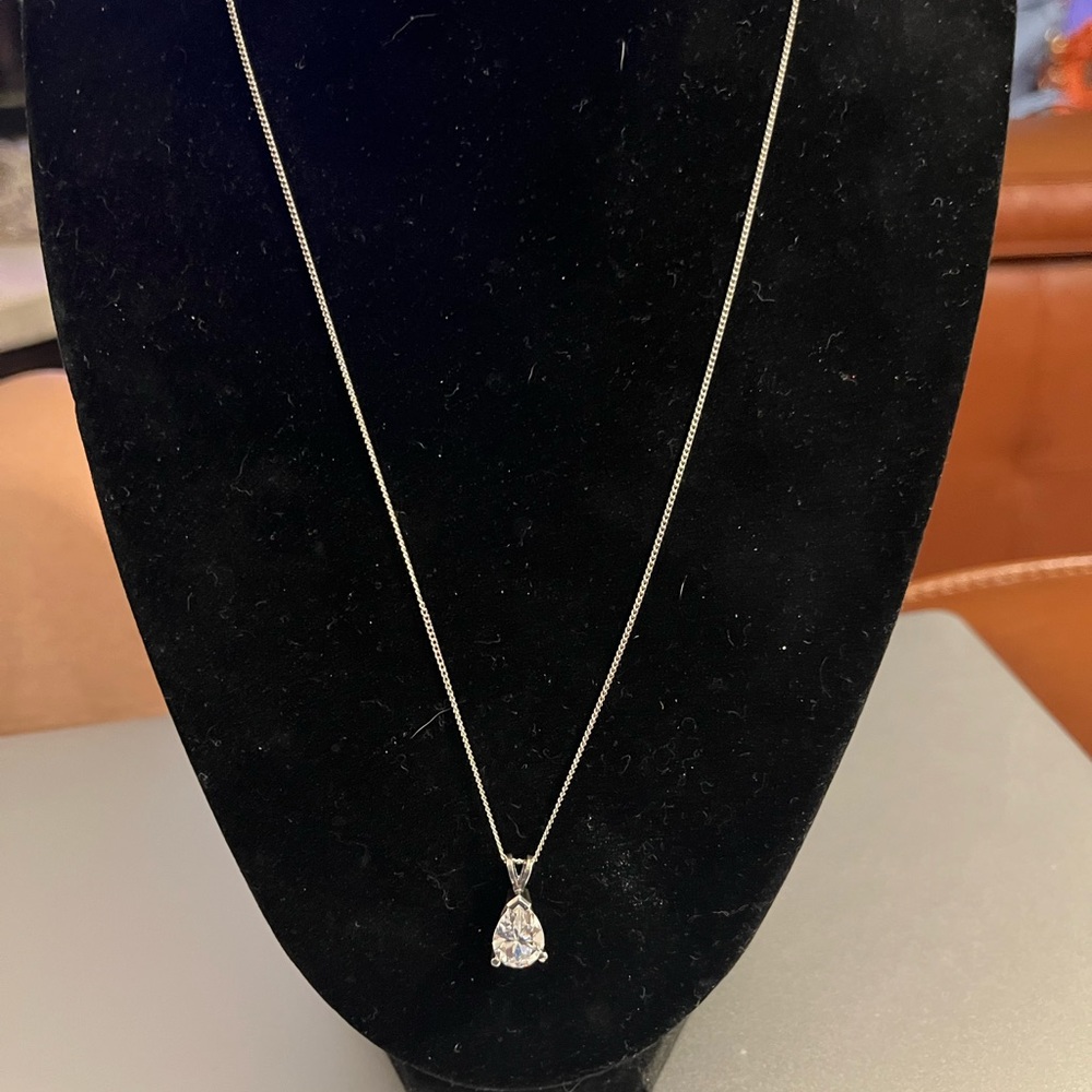 Ladies pear shape CZ sterling silver pendant - Picture 4 of 5
